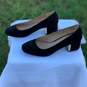 Fioni Black Suede Pump w/Gold Accent Heel